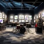 groove gallery, groove galleria, ai photo, midjourney, adir kadisha, אדיר קדישא, הגרוב גלרי, איך הייתי רוצה שהממ"ד שלי ייראה. תמונות, אמנות, מוזיקה, כלי נגינה, גלרייה, ריצוף שחור לבן.