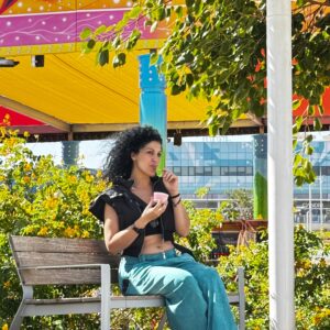 צ׳ארלי מור - מנהלת ארט ואירועים