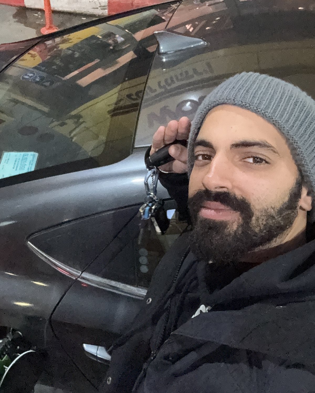 אדיר קדישא עם מצלמה ביום צילום בשטח