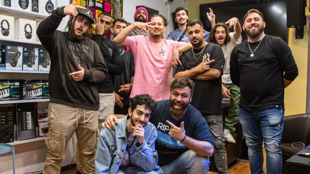 התמונה הקבוצתית בסוף עונה 4 · פרק 3 של הפלאג