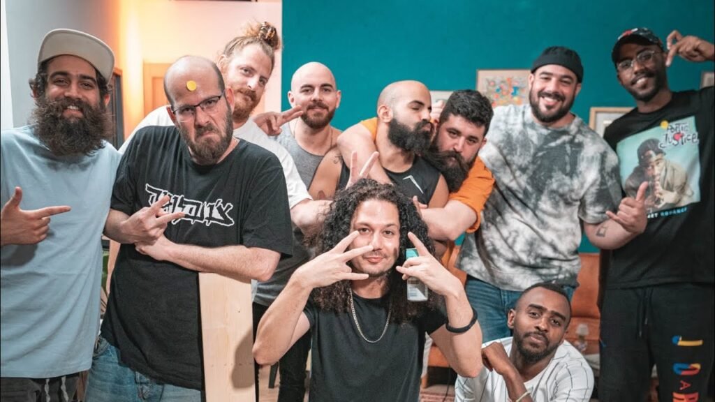 התמונה הקבוצתית בסוף עונה 3 · פרק 17 של הפלאג