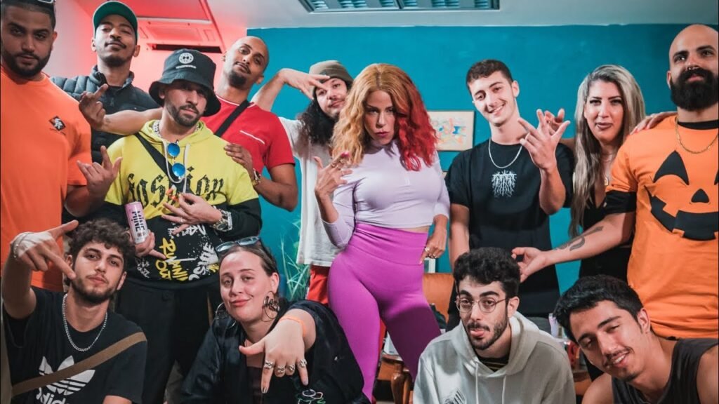 התמונה הקבוצתית בסוף עונה 3 · פרק 19 של הפלאג