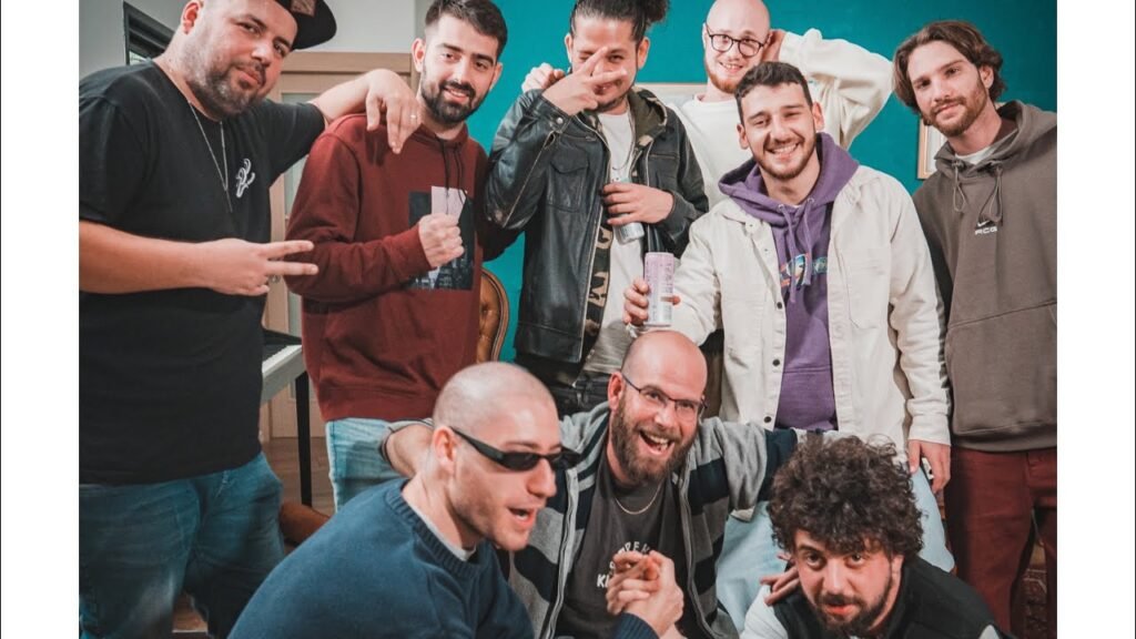 התמונה הקבוצתית בסוף פרק טרום עונה 4 של הפלאג
